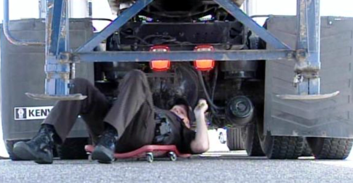 this image shows mobile diesel mechanic in Chicago, Illinois