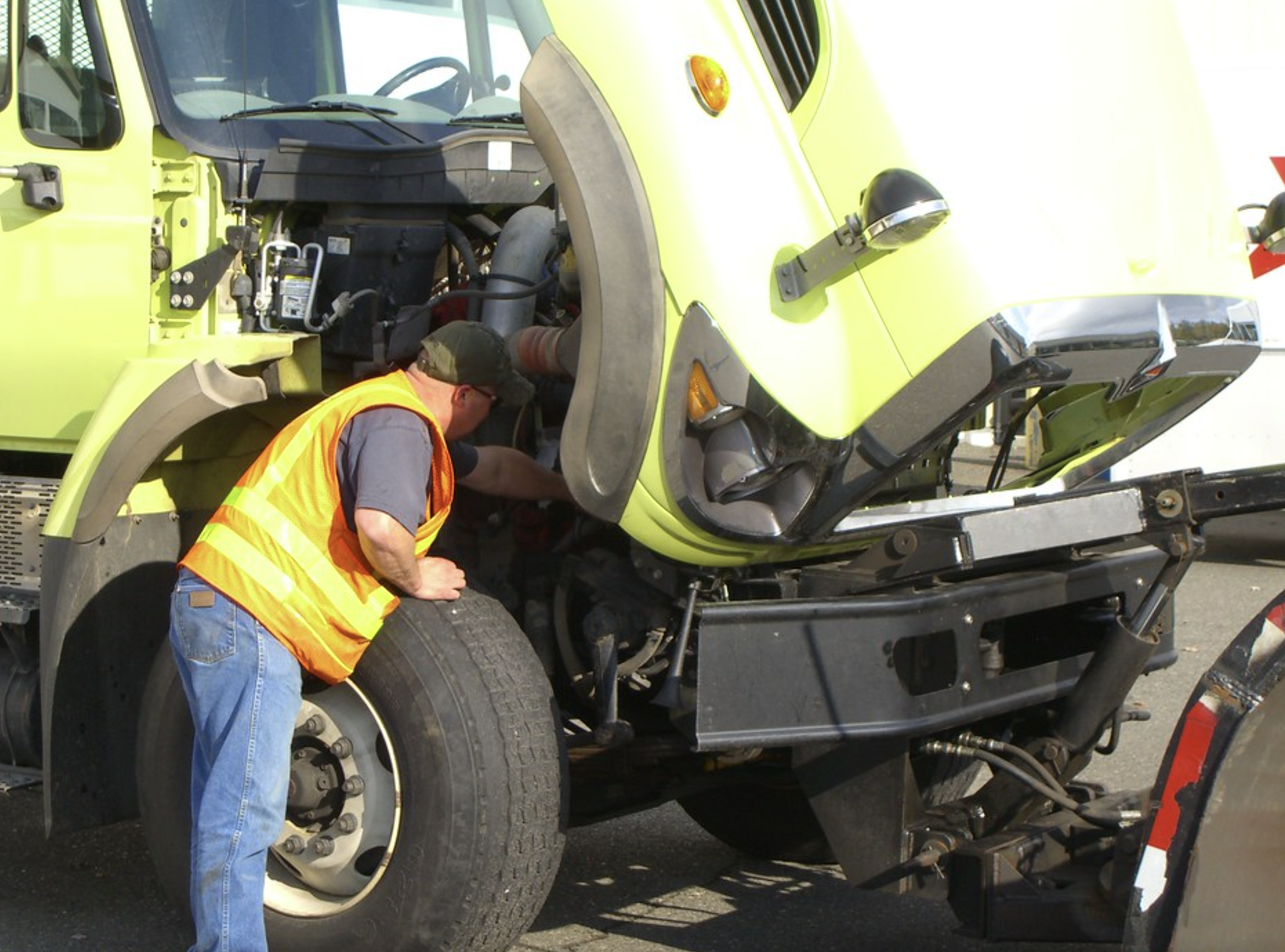 this image shows mobile truck repair in Glenview, IL